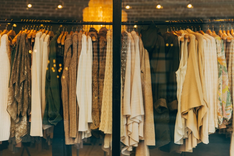 magasin-SIX FOURS LES PLAGES-min_clothe_fashion_store_shop_window_store_front-21277