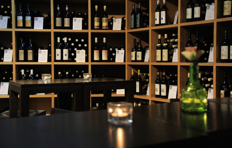 magasin-SIX FOURS LES PLAGES-min_wine_vinorama_wine_bottle_cellar_red_wine_wines_storage_wine_rack-1077047
